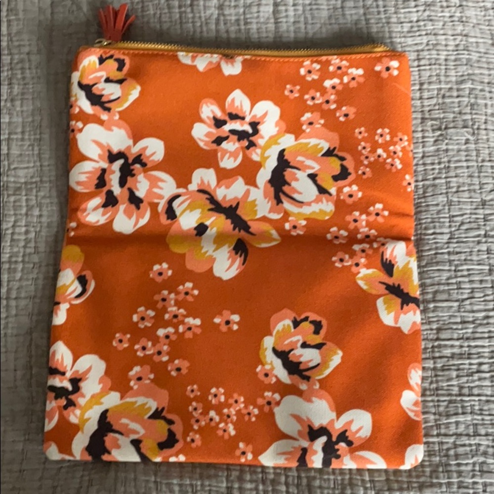 Fold over clutch